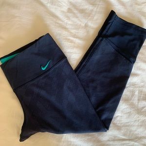 Nike Women’s Dry-Fit Capris | S